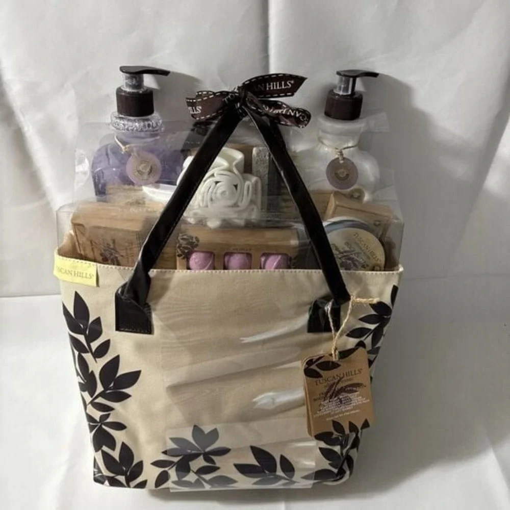 NIB TUSCAN HILLS 10PC BODY CARE SET FRENCH LAVENDER SPA GIFT BASKET‎ SET 47 Oz.
